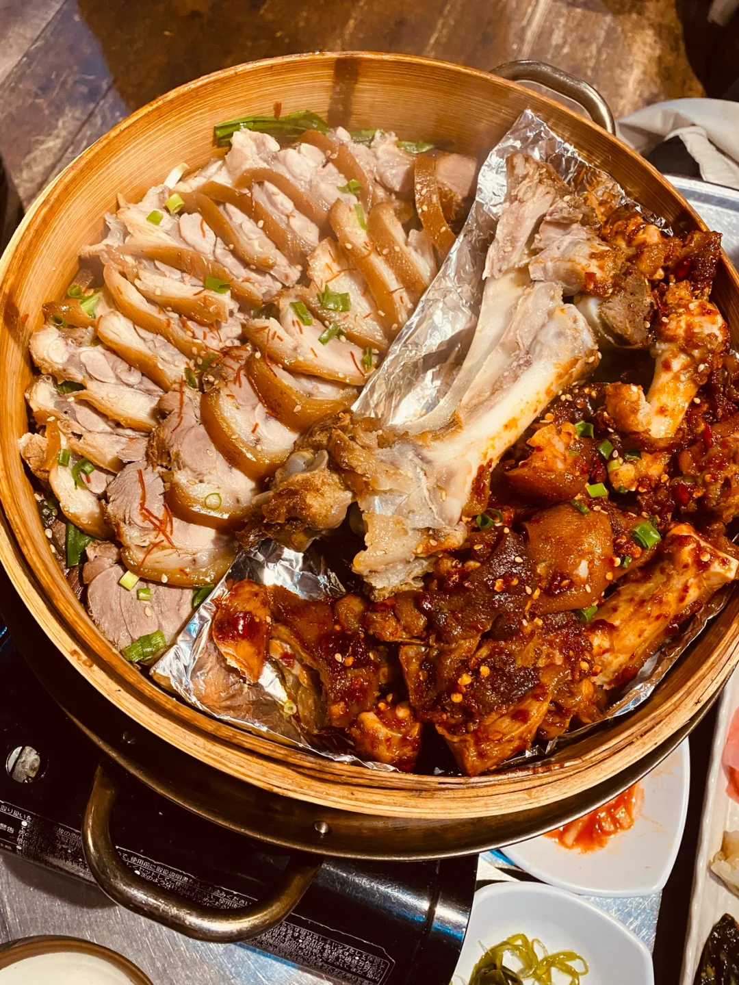 Tokyo Eats | Shin-Okubo's Budget-Friendly Korean BBQ: Double-Decker Pork Trotters
