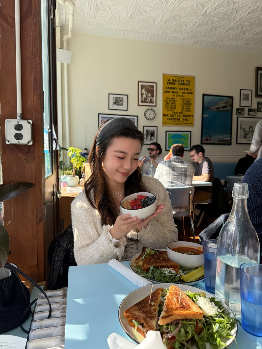 ◡" A Rare Sunny Day in Brooklyn's Williamsburg ☕️