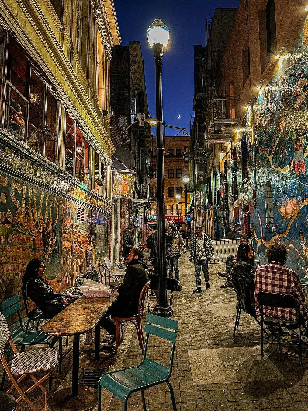 Stepping into this San Francisco bar feels like walking into a movie scene 🎬