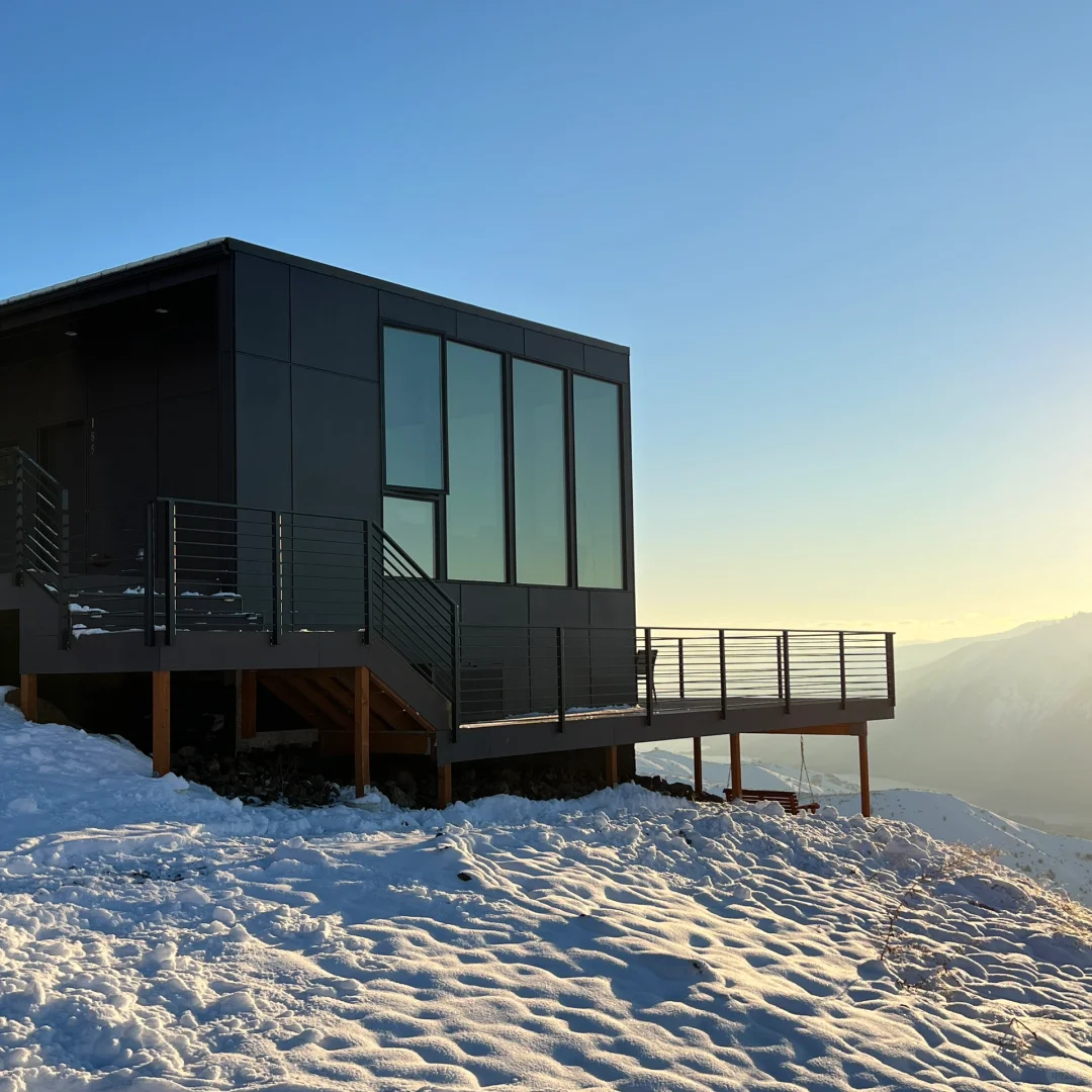 Earthlight｜Living at the Summit of the Snow-Capped Mountains