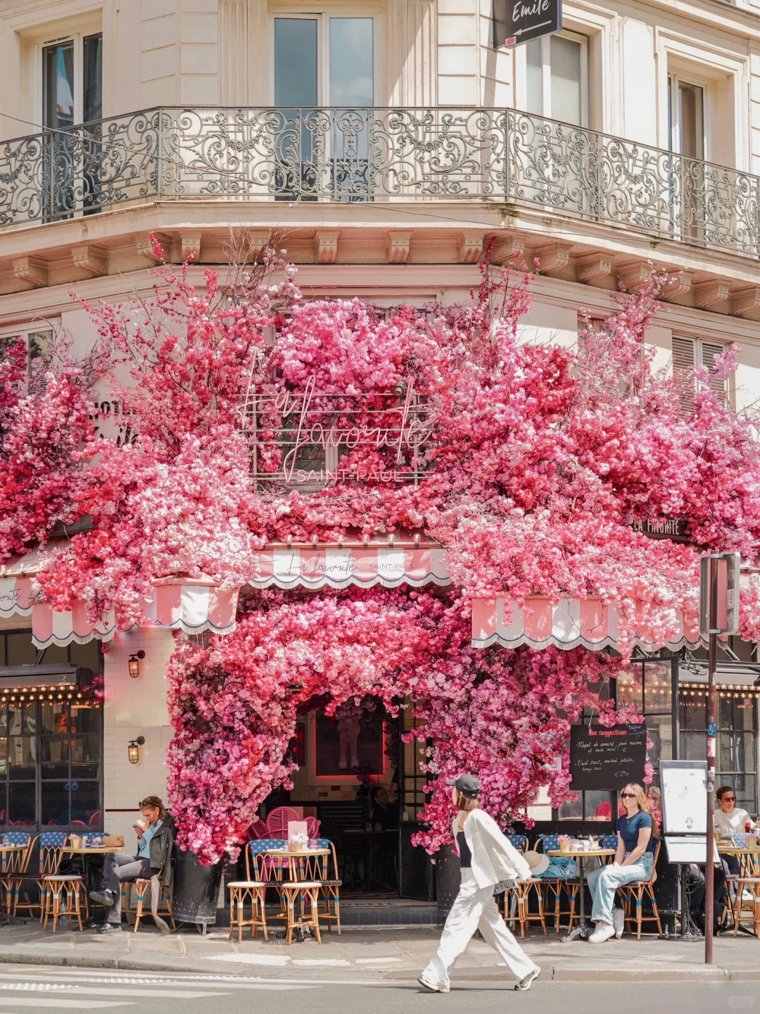 If It's Your First Time in Paris, Hit Up These 9 Spots! ✨