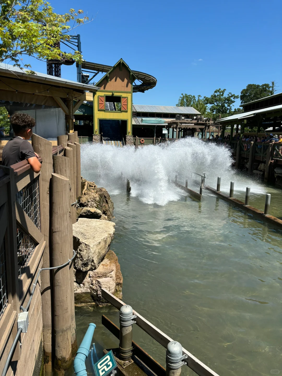 Unemployed Young Woman Roaming the Globe – Day 14: Amusement Park