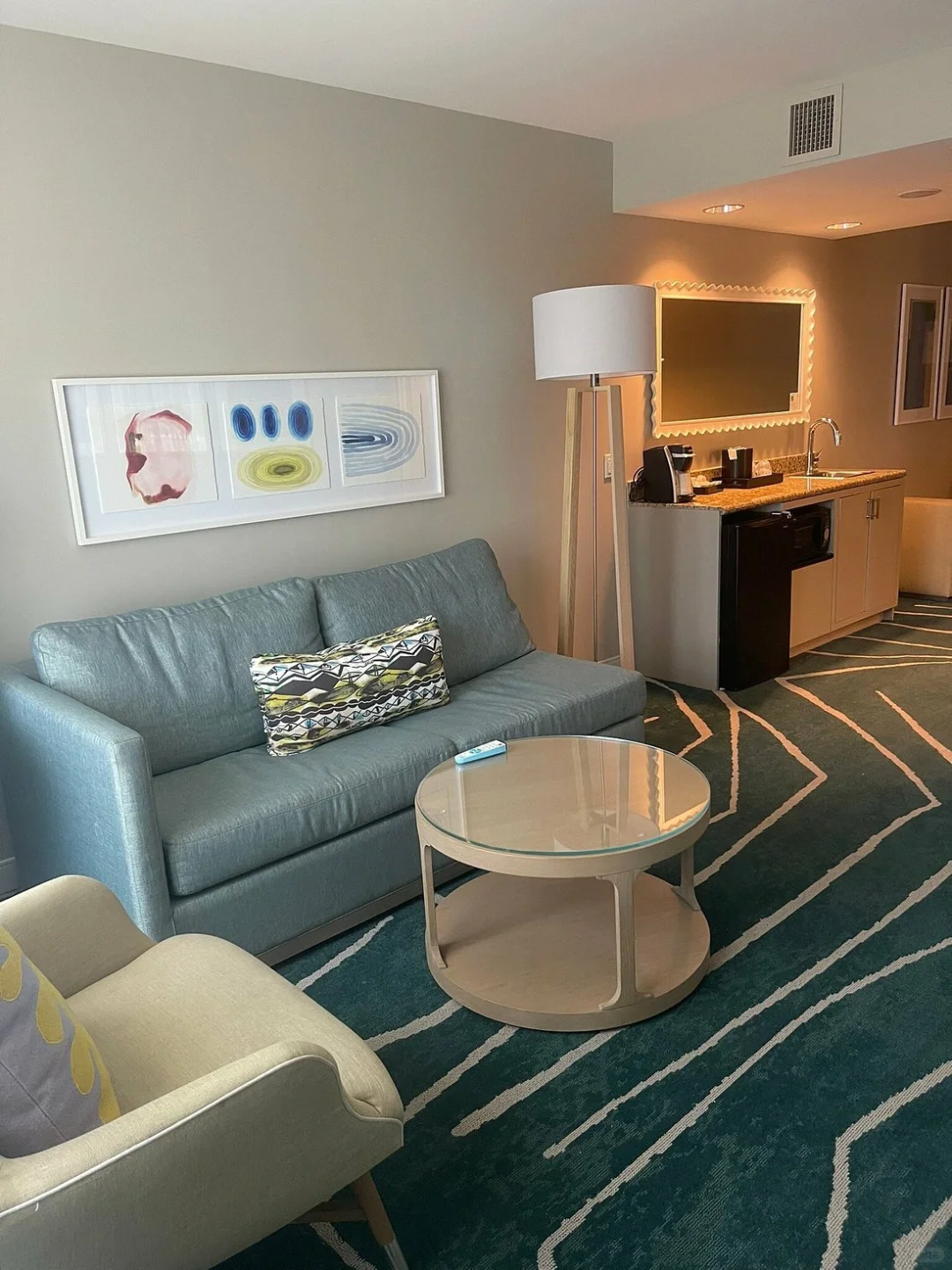A Family-Friendly Hotel in San Diego with Complimentary Breakfast for Two!