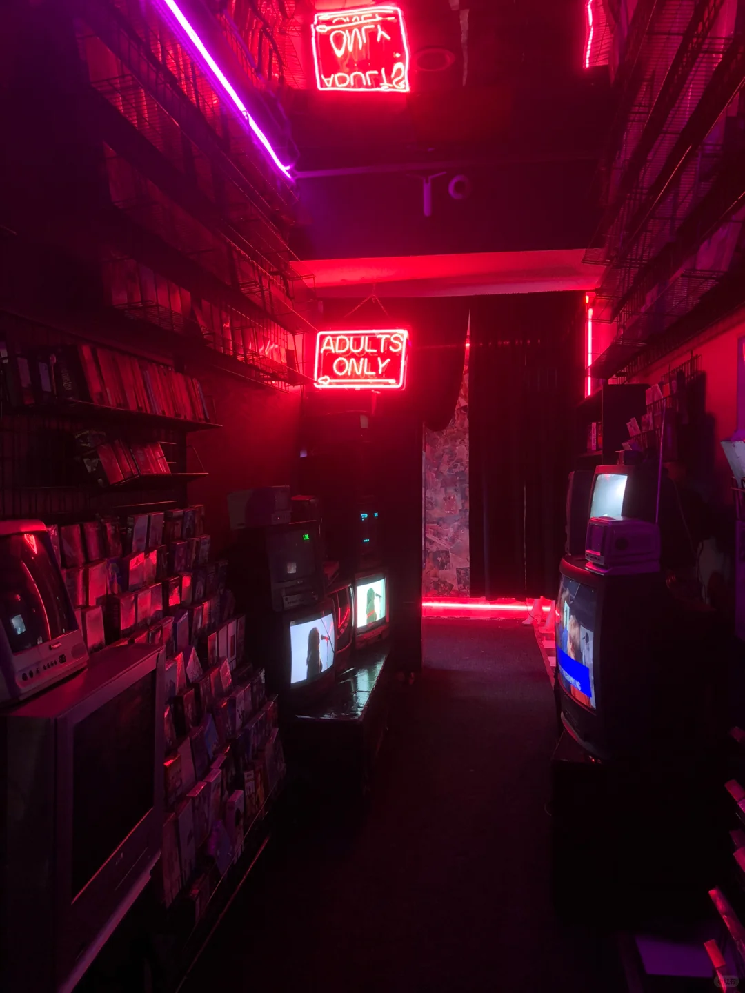 LA Bars | 🪩 ✨ Hidden Gem in Hollywood: Your Happy Place ✨