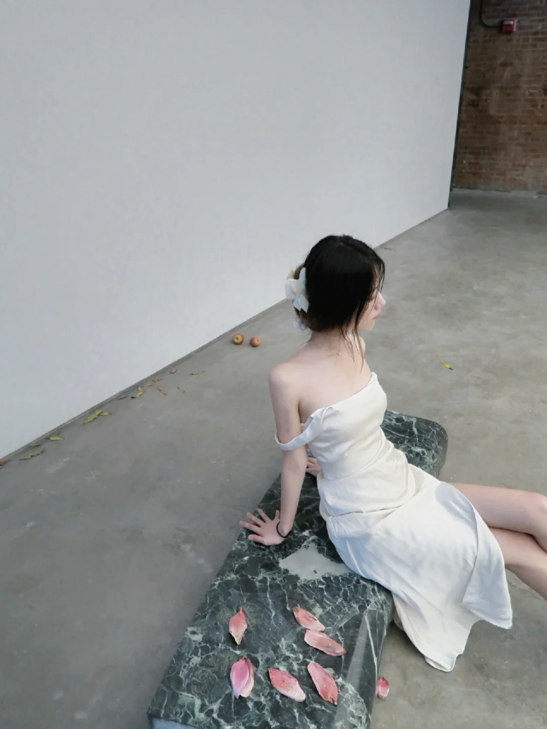 In this moldy world, I want to be soaked through by sunlight 🪷