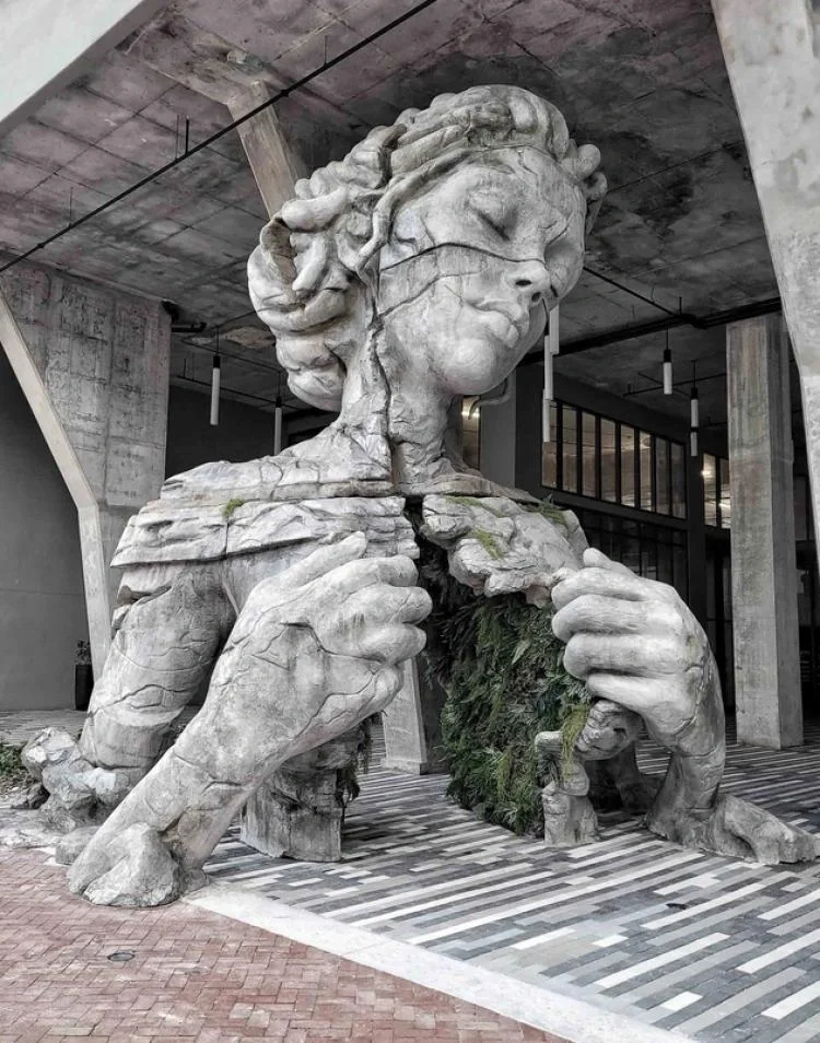 Public Art Bridging Nature and Humanity