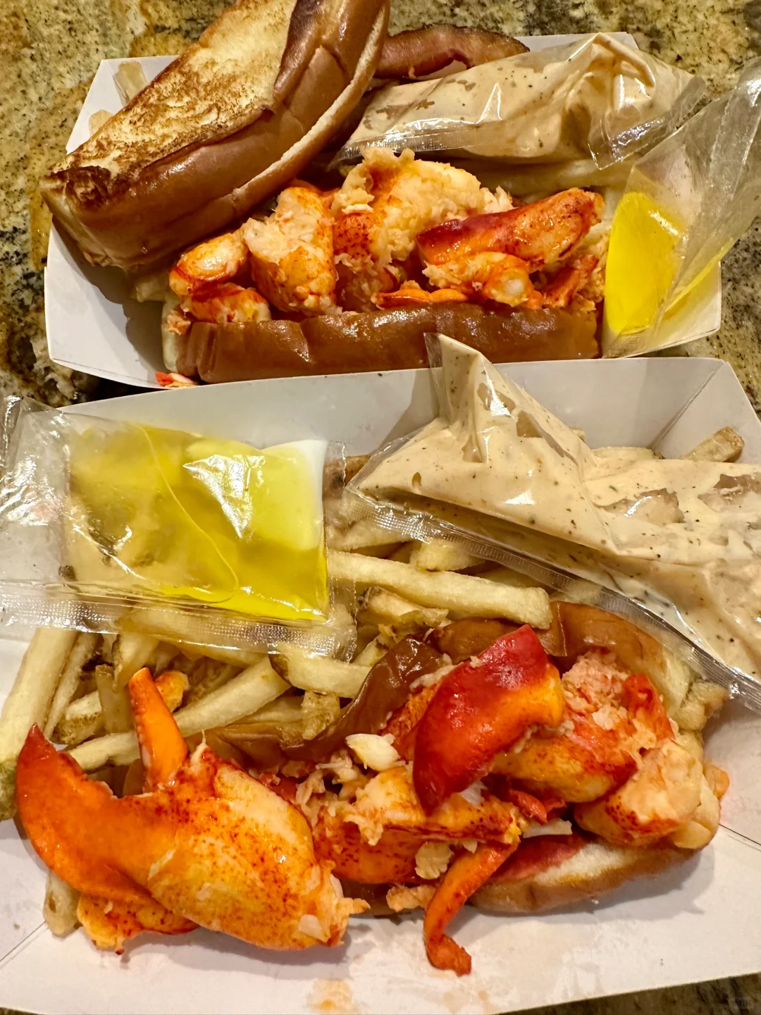 Lobster Roll 🦞 Overflowing with Fillings – Worried About the Shop’s Costs, Can’t Stop Raving About It!