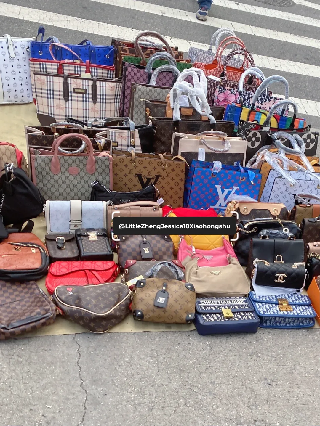 "New York's Fake Goods Street: Dior Bags for Just $40 – An Unprecedented Scene"