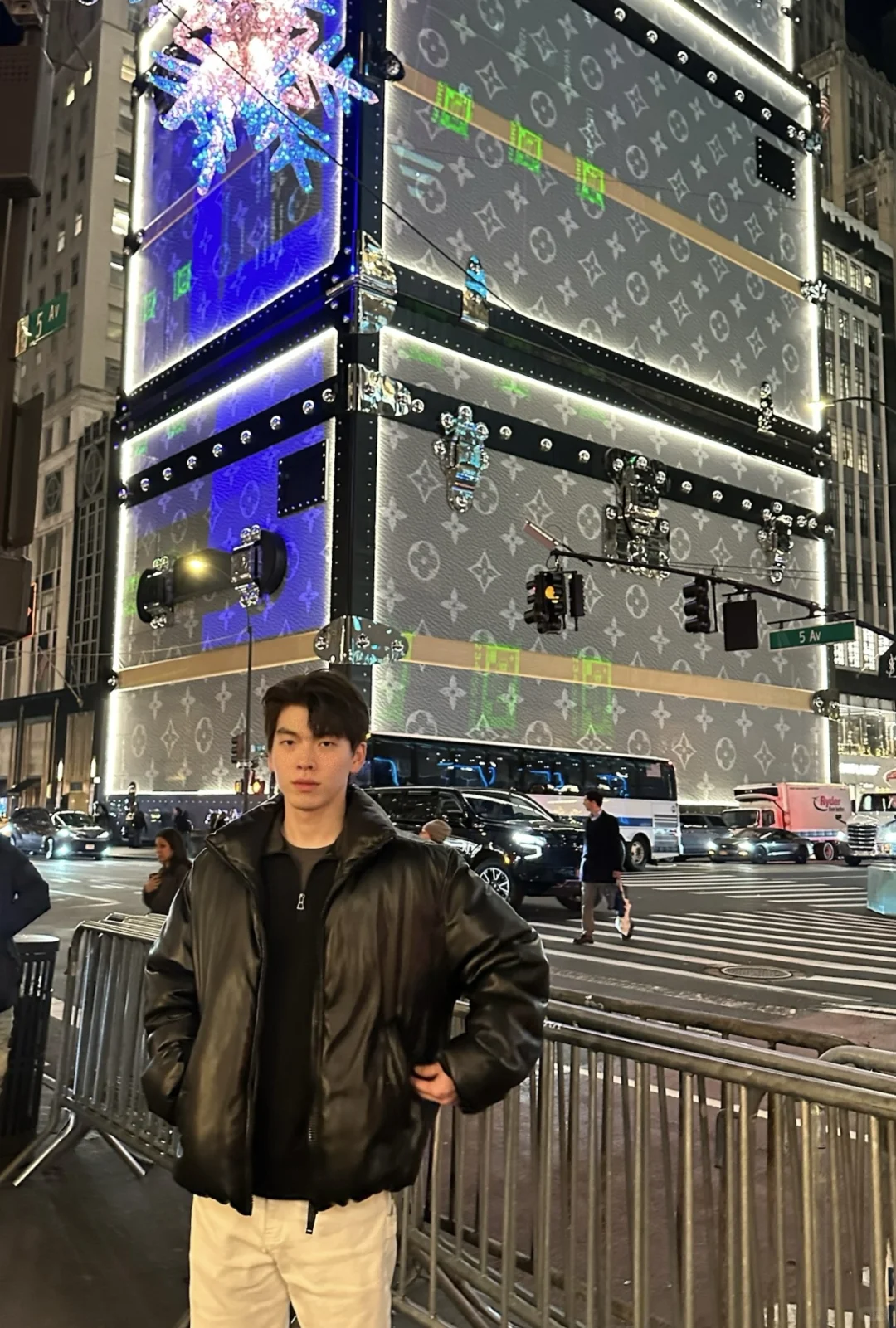 Louis Vuitton Flagship Store on Fifth Avenue, New York 💼