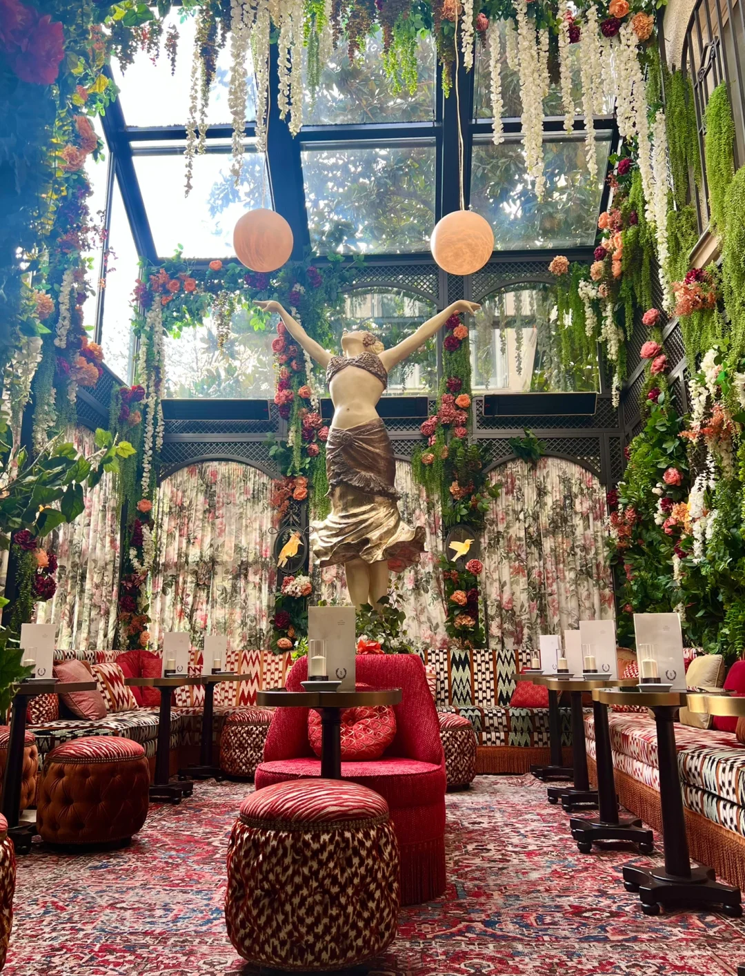 Eatery in Nobel Prize Founder's Parisian Mansion 🌺