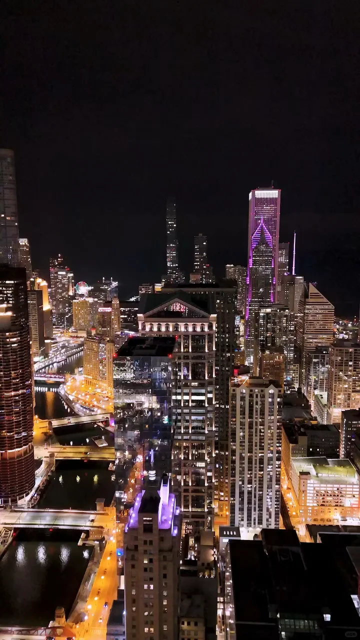 Which Chinese city does Chicago's nightscape resemble?