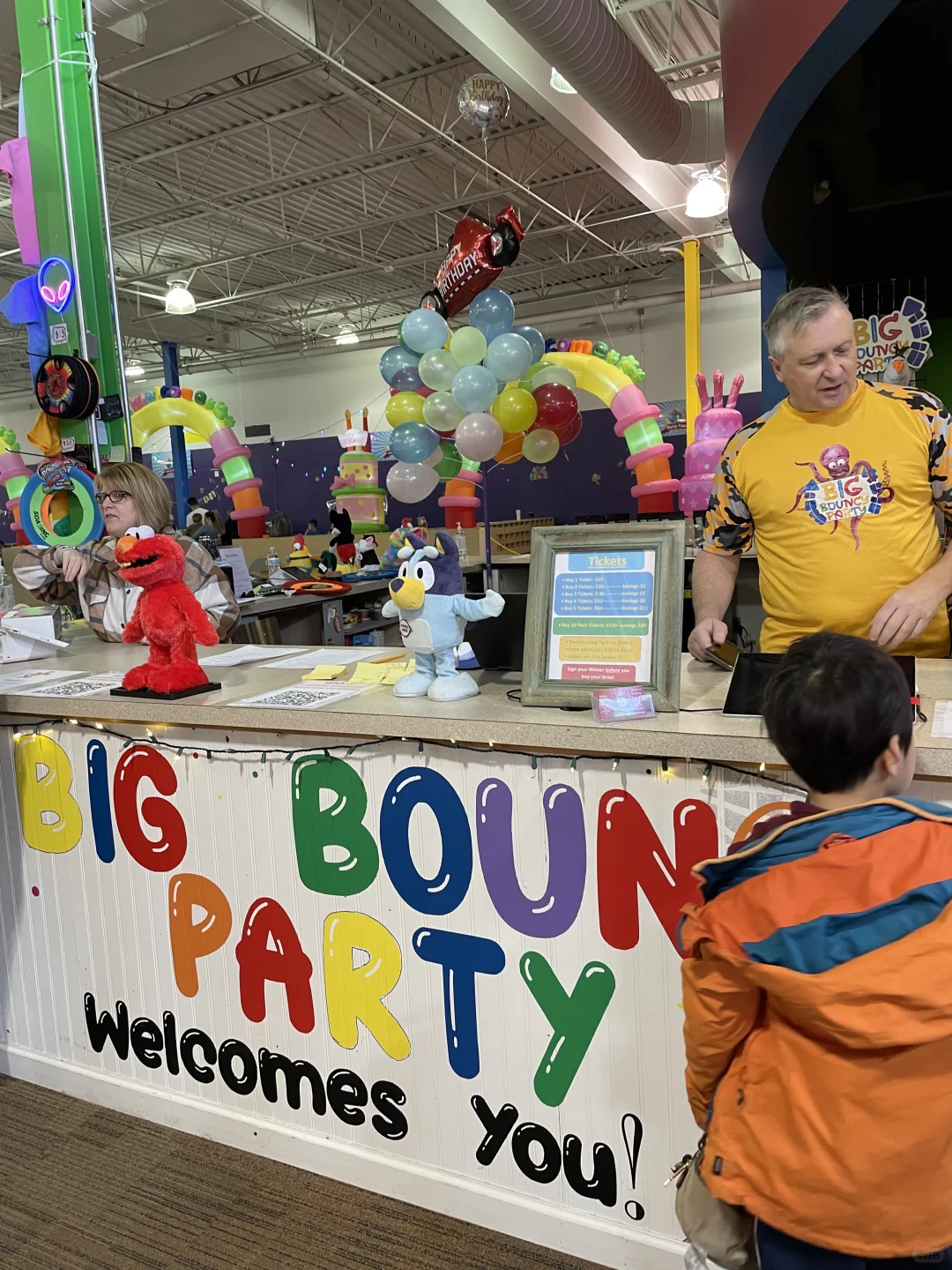 This Depressed Mall Has Plenty of Spots for Kids to Play