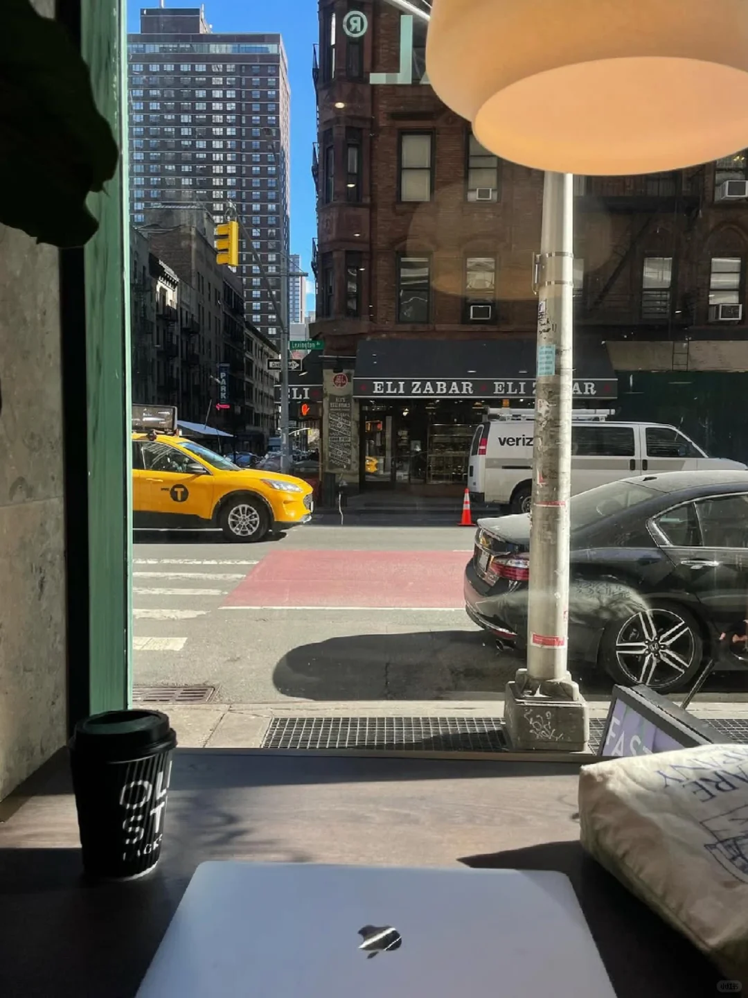 New York City Exploration | A Street-View Café Where You Can Spend the Entire Afternoon ☕