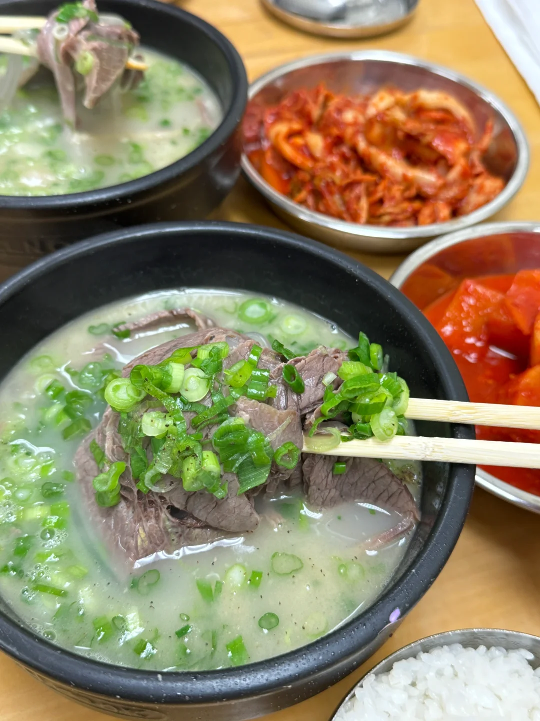 Los Angeles | Korean Buddy&#x27;s Must-Try Beef Bone Soup is Absolutely Delicious