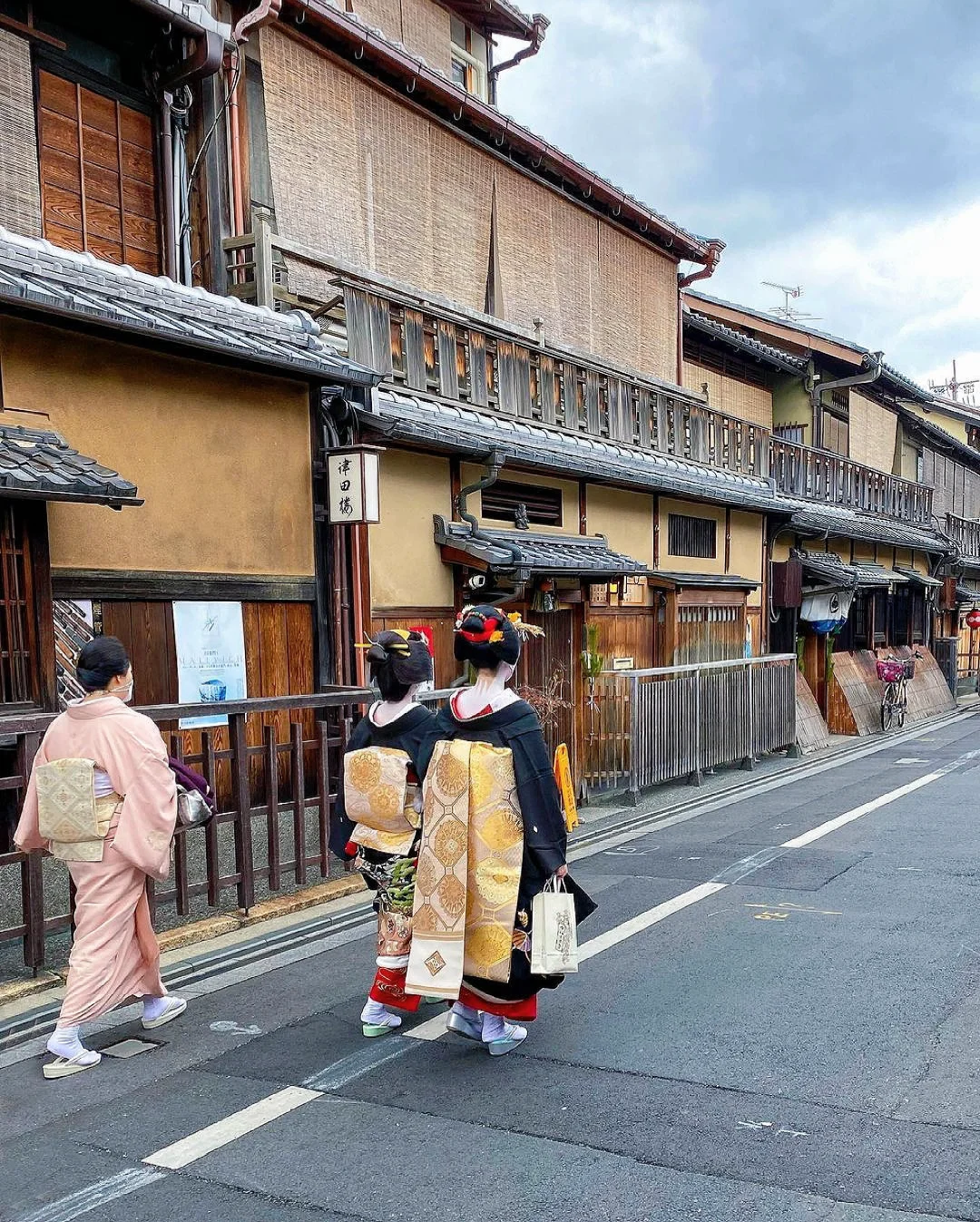 Unveiling Kyoto's 6️⃣ Geisha 🌸 Hanamachi in a Different Light