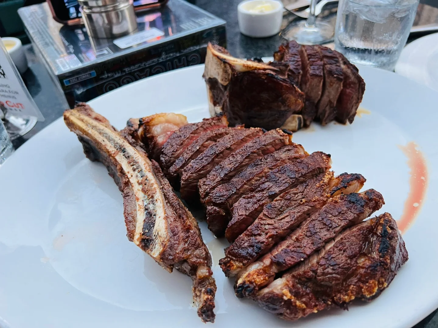 "What to Do in Chicago, Illinois 🤔 Food Edition 🍖"