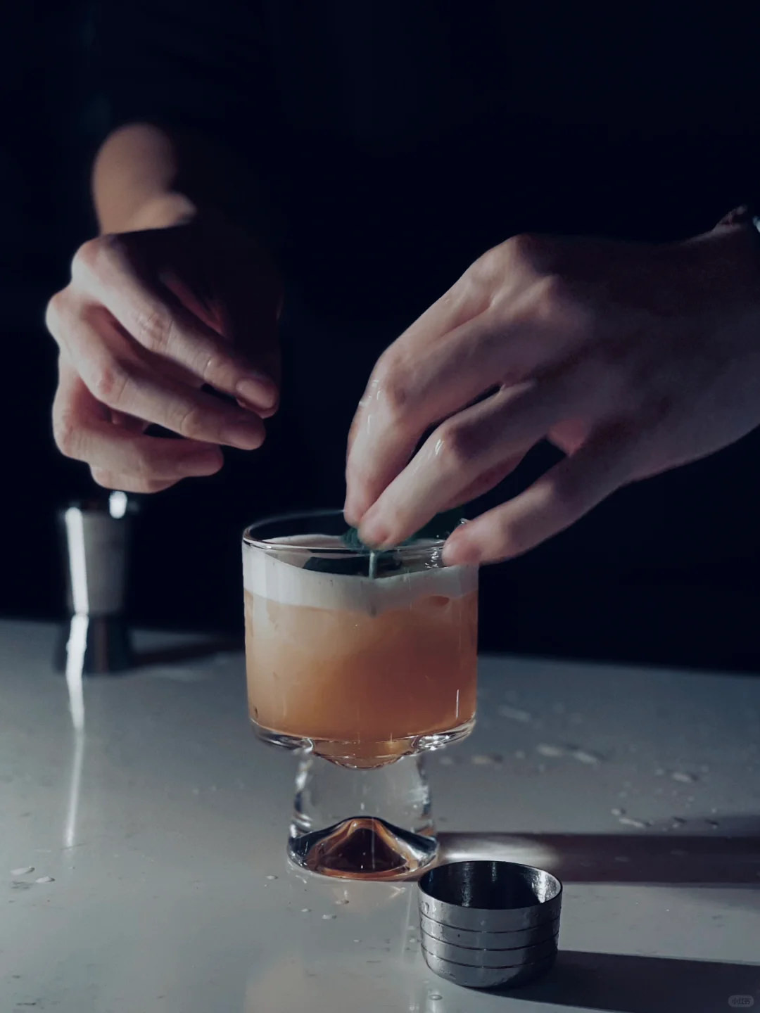 Seattle | Buying Drinks for a Bunch of Strangers