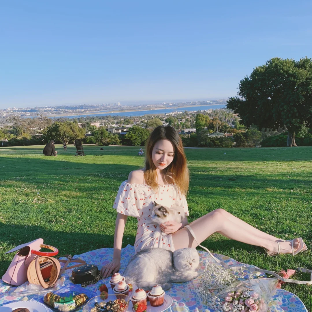 "Seize the Tail End of Spring and Go for a Picnic Outing"