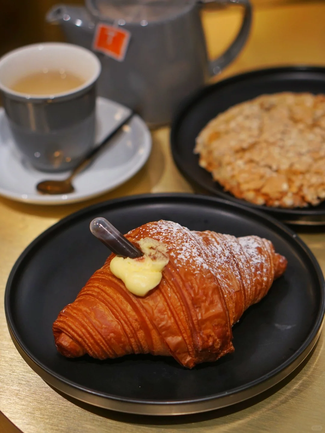 👉 Newly Opened Midtown Café with Explosive Tiramisu-Filled Croissants 🥐