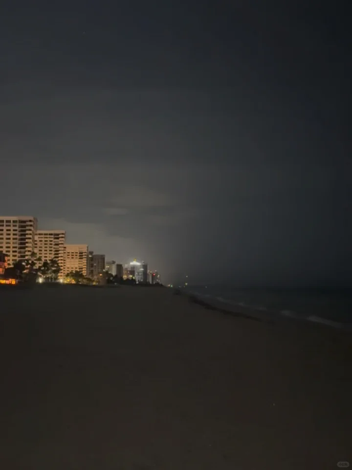Midnight Miami Beach 20240421: Sea and Moonrise