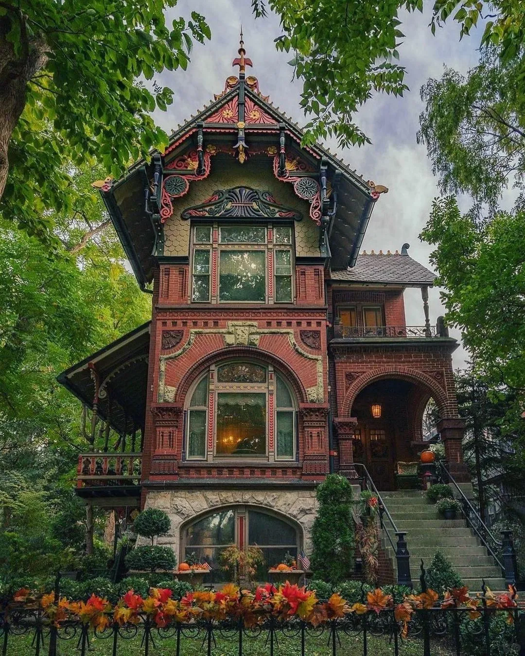 "Late 19th-Century American Victorian-Style Homes"