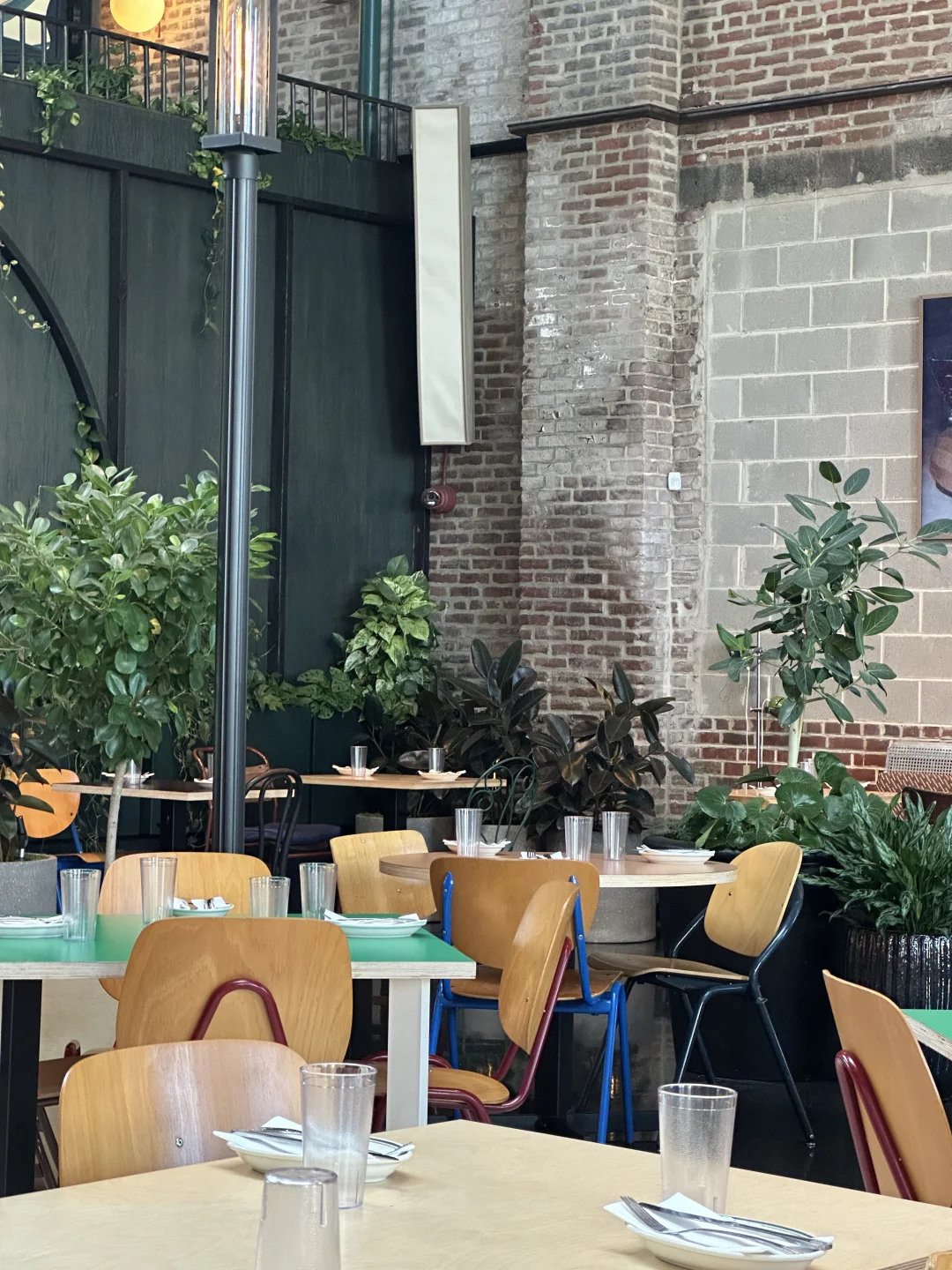 Sunday! Head to Philly’s Newest Industrial-Chic Oyster Bar 🦪