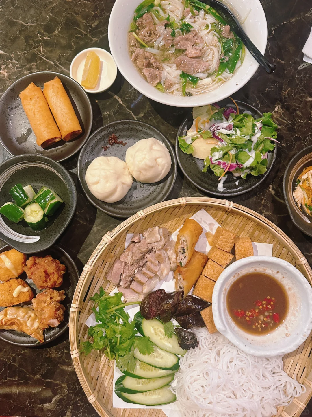 🇯🇵 All-You-Can-Eat Vietnamese Lunch Buffet in Ikebukuro is Absolutely Epic! 😍