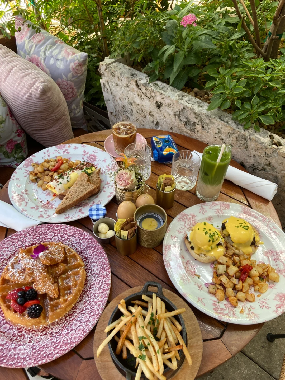 "Miami Food Guide: Instagram-Worthy Brunch Spots + Hidden Gem Tacos"