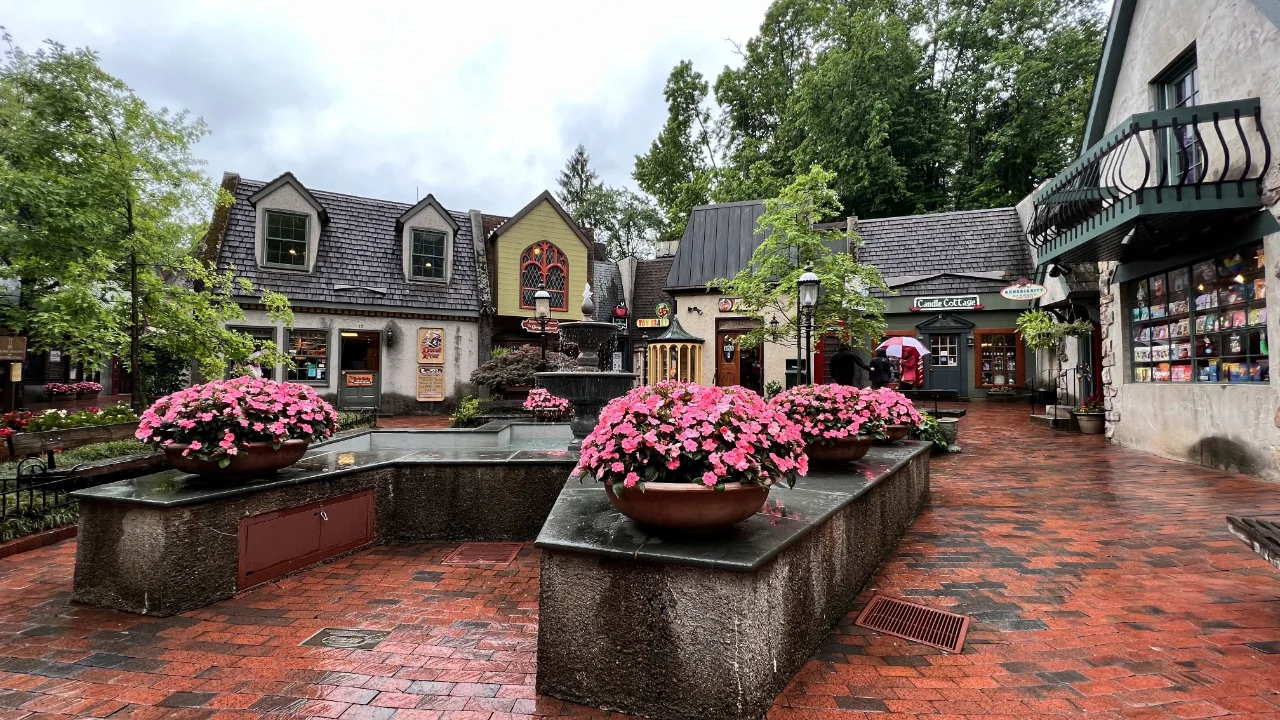 Ultimate Self-Driving Guide to the Great Smoky Mountains Part 2 (Gatlinburg Town)