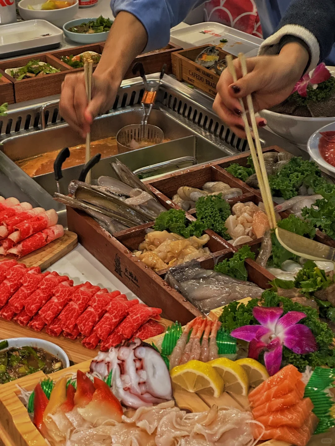 New York Late-Night Eats: $59 Seafood Hotpot 🔥 Unlimited Sashimi + Durian