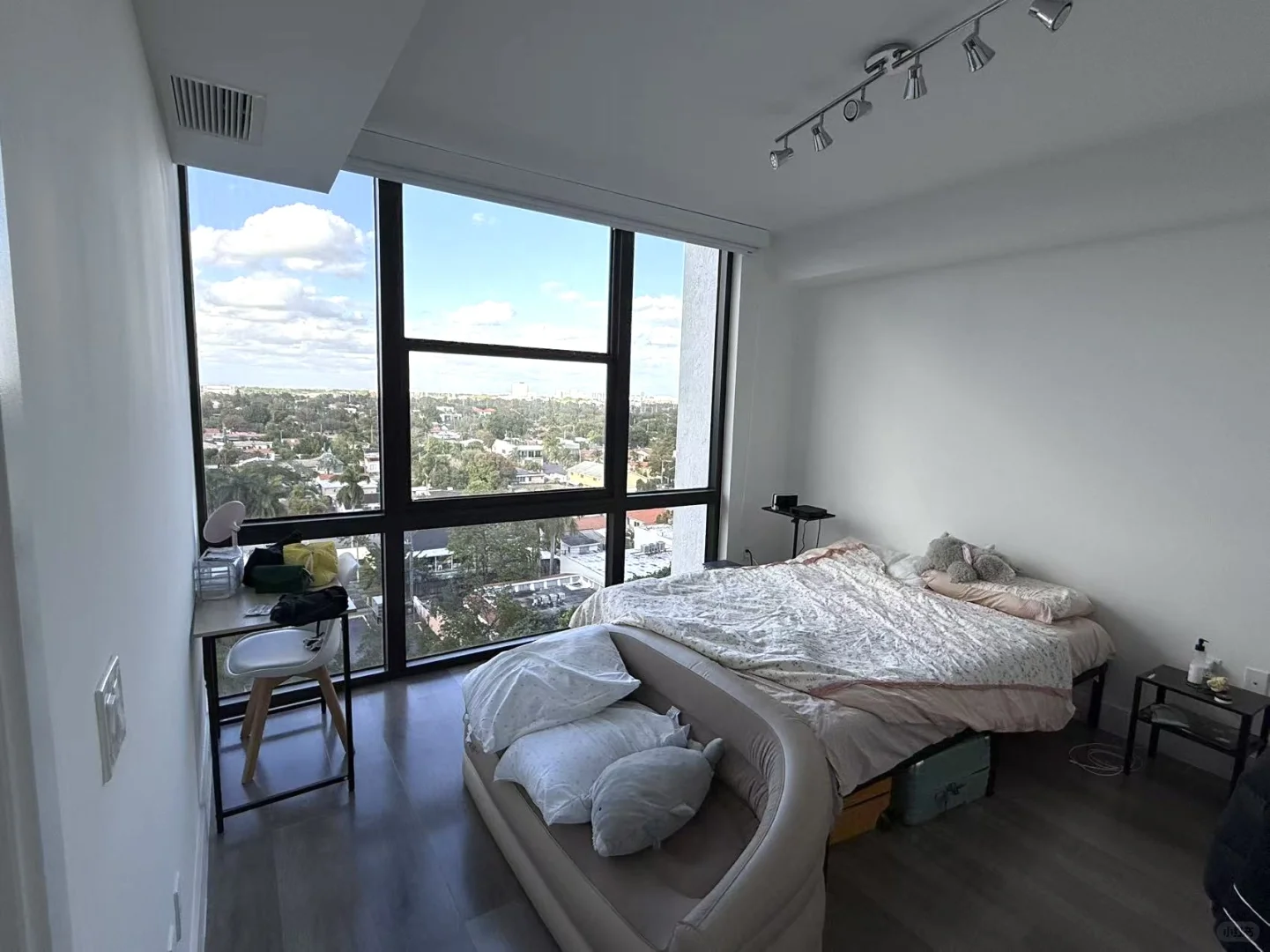 Sublease for Ultra-Modern 1B1B Apartment in Coral Gables, Miami