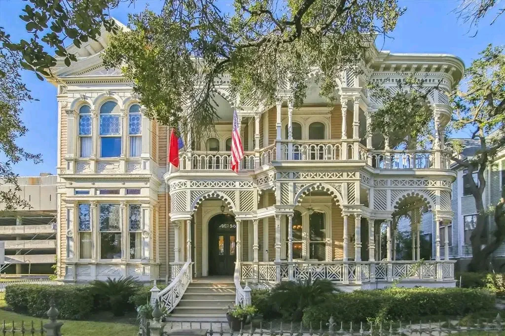 This Episode: Admiring a Historic 1886 American Home