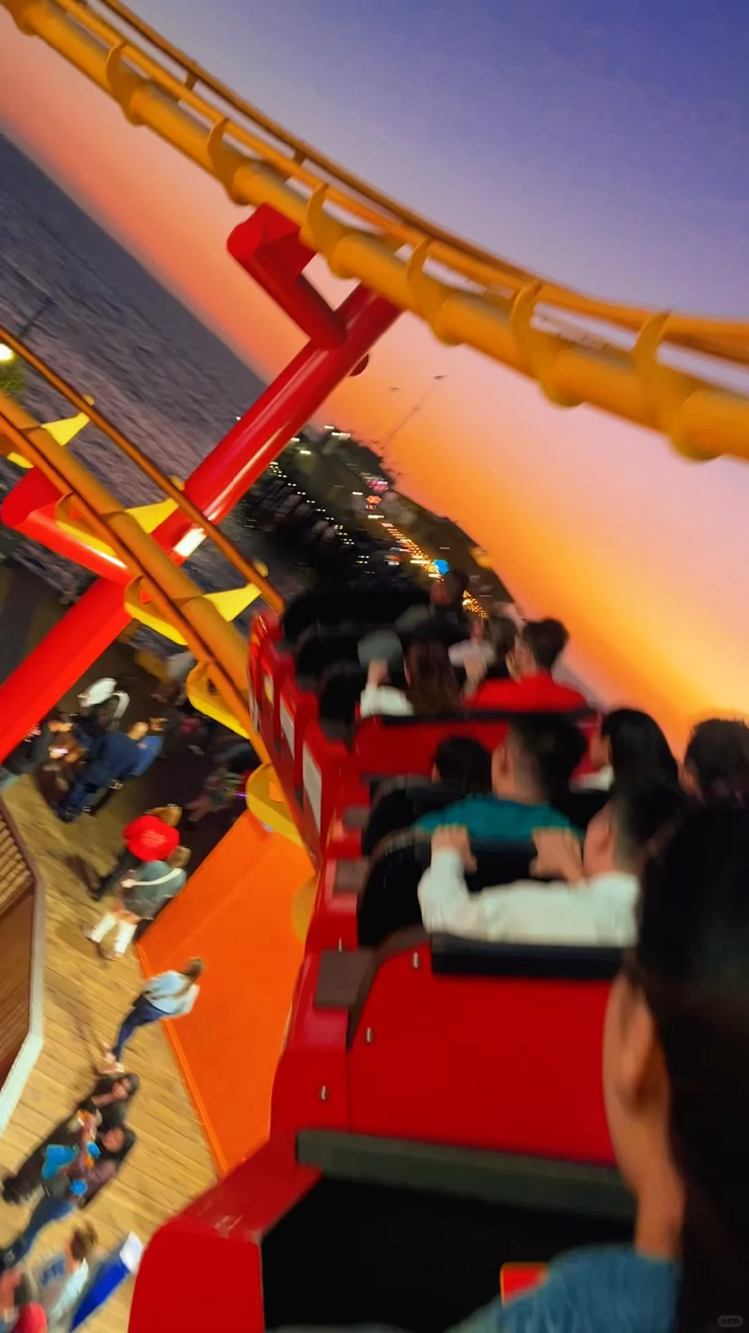 "Santa Monica, Los Angeles 🌴 Sunset Rollercoaster 🎢"