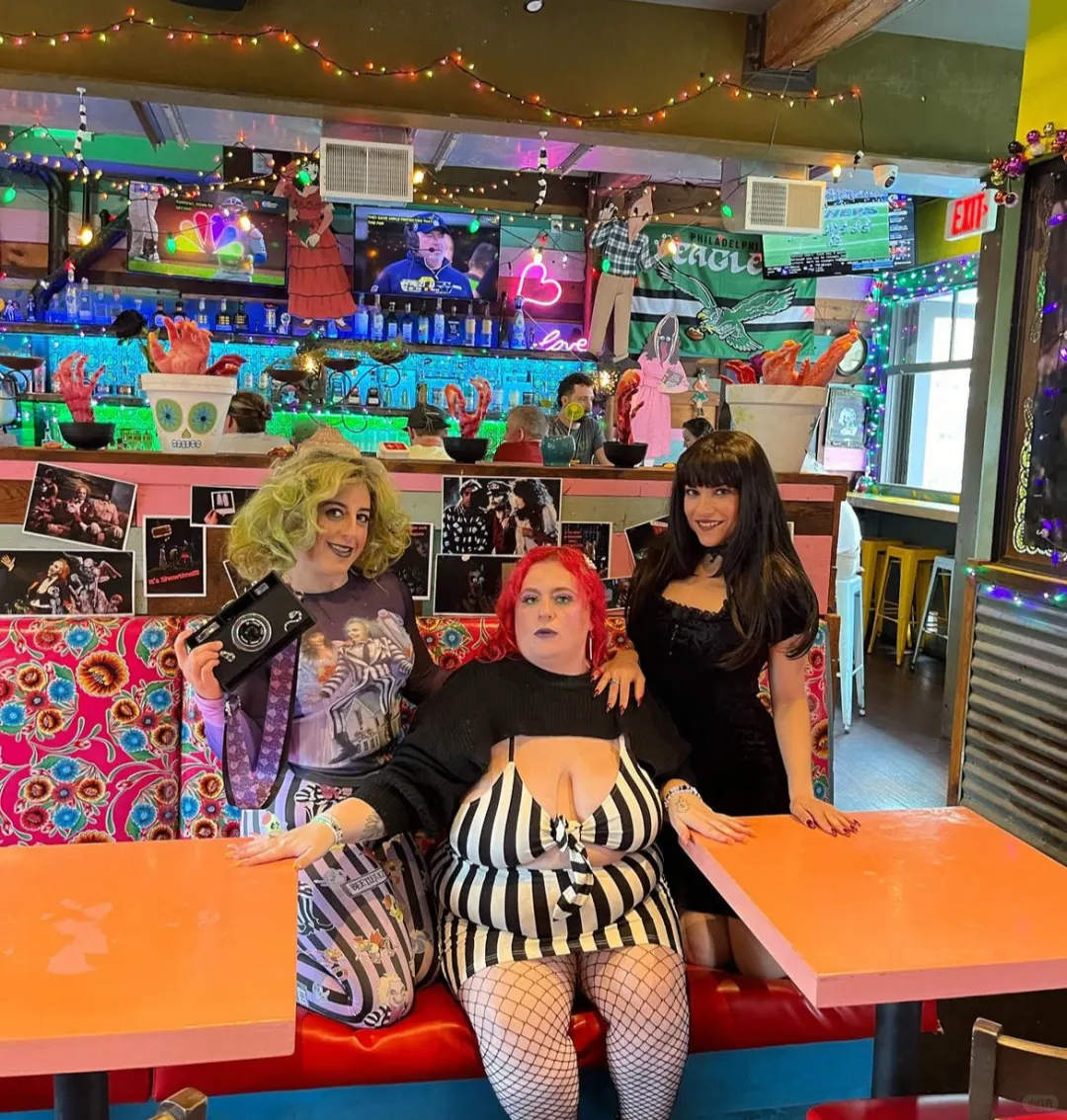 Top 6 Coolest Halloween-Themed Bars & Restaurants in Philadelphia for 2024!