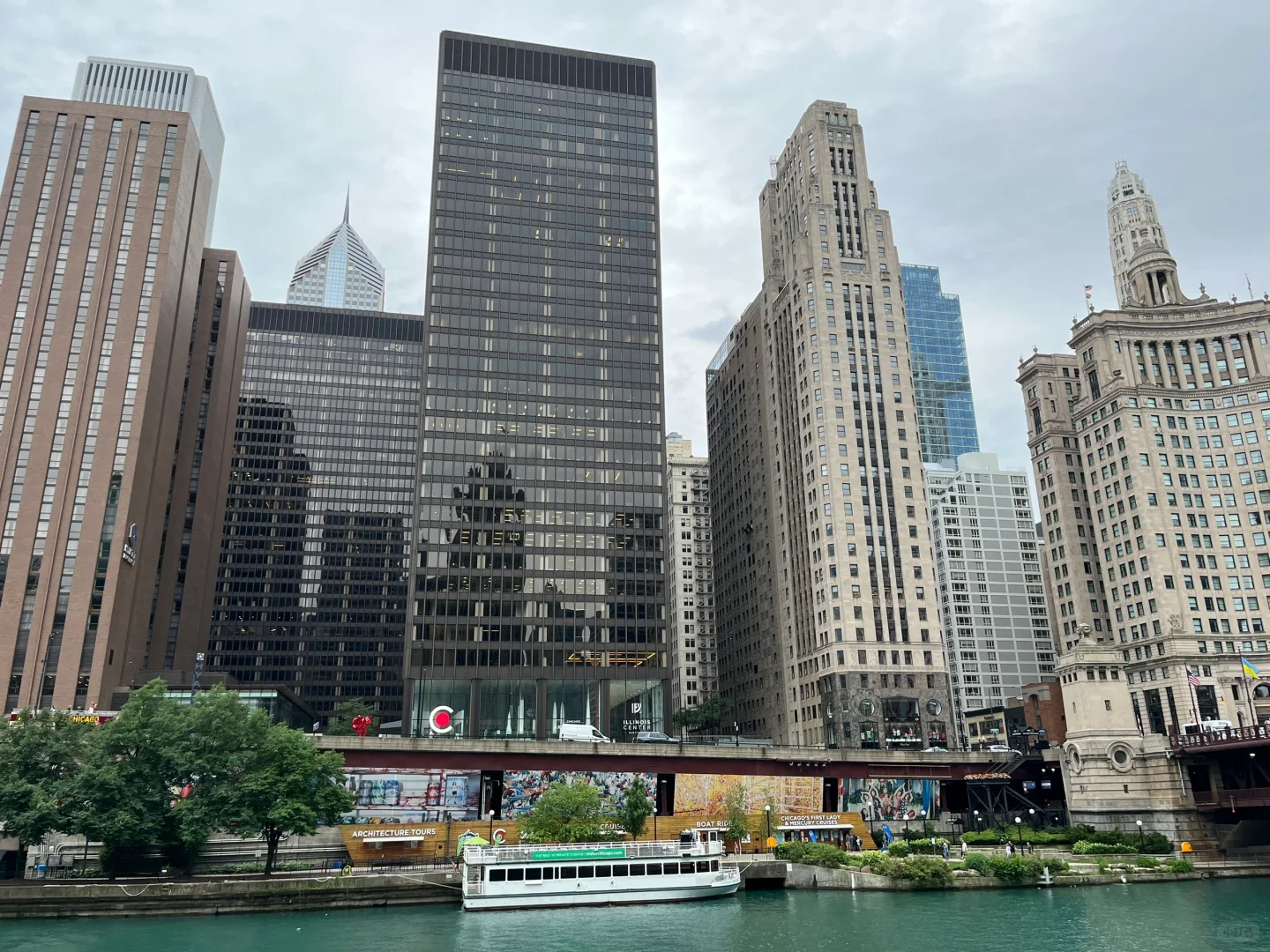 "Chicago 4-Day, 3-Night Trip – Day 2: Hidden Architectural Gems in the Lower Level"