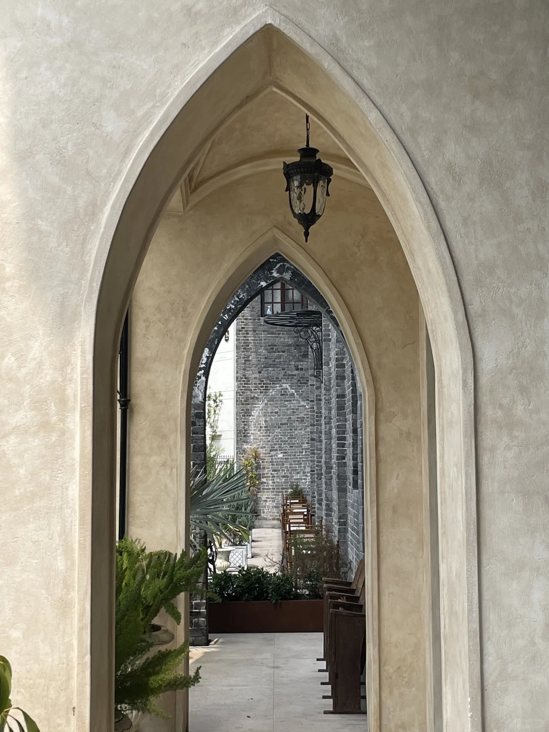 A Highly Photogenic Restaurant in Yibin