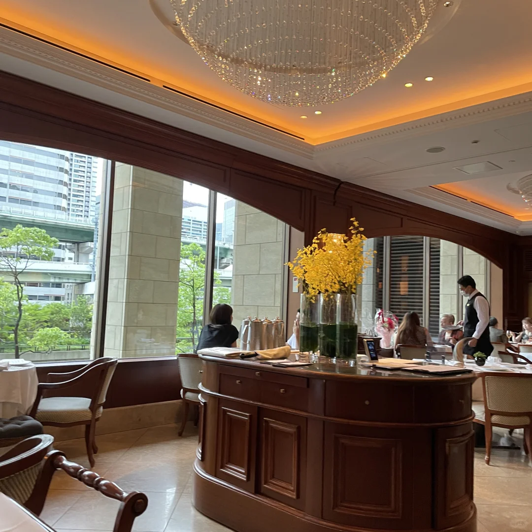 Osaka's French Fusion Eatery