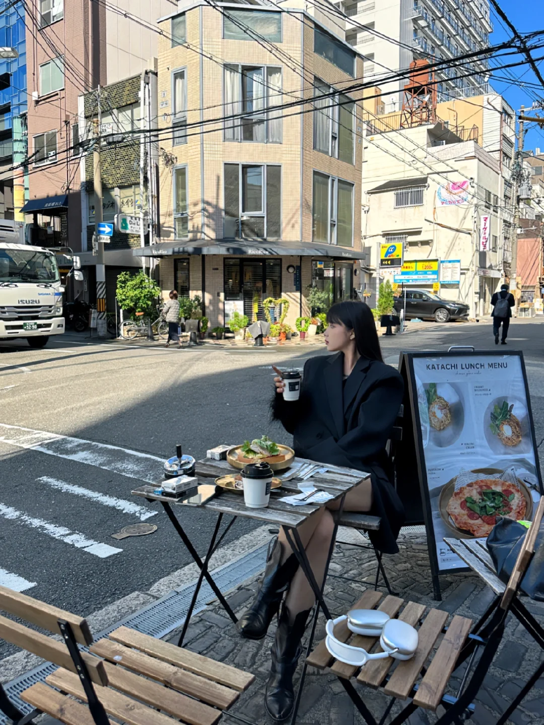 Osaka | Café at the Crossroads ☕️ 𝑏𝑟𝑢𝑛𝑐ℎ