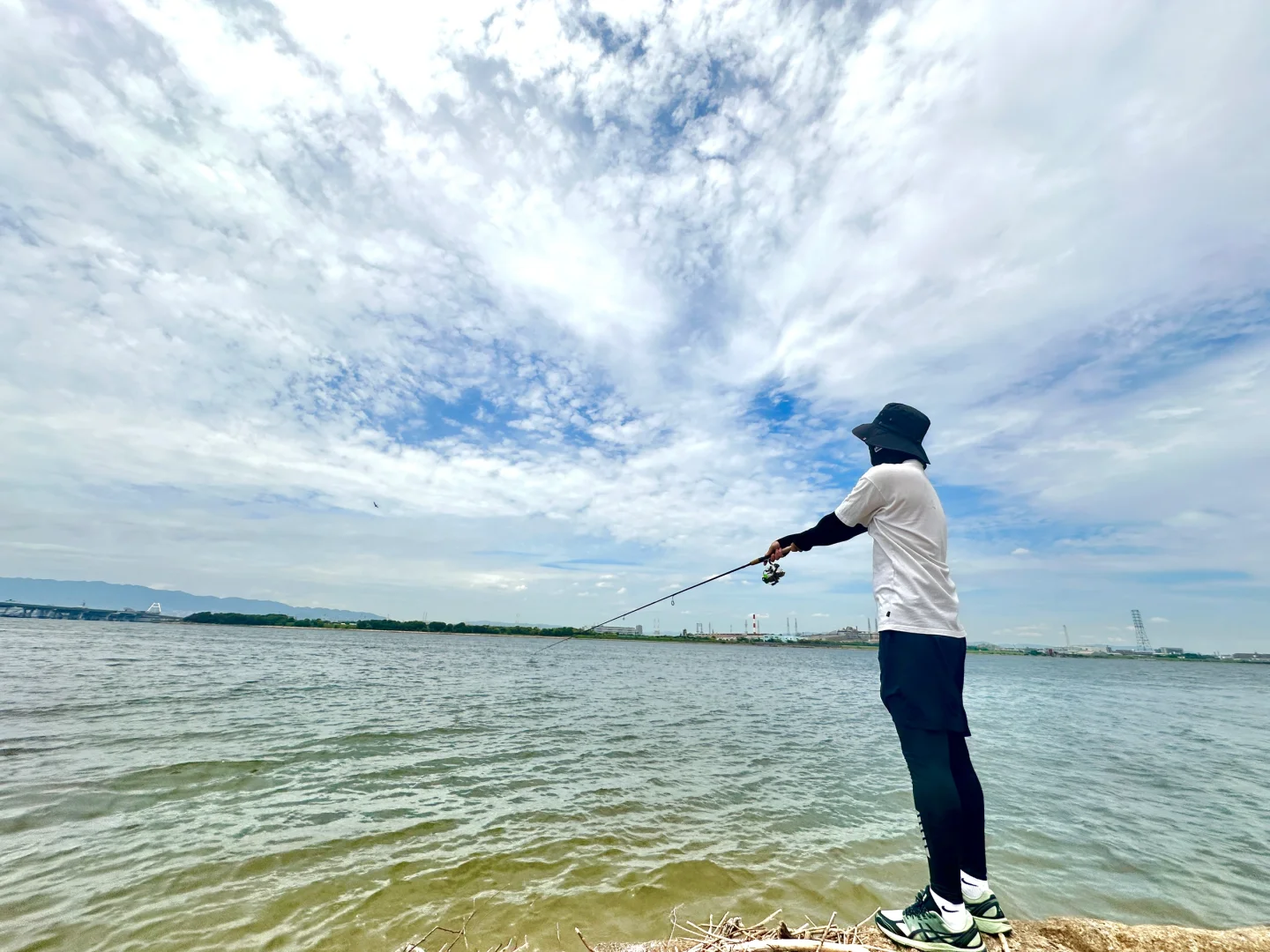 Fishing Enthusiasts, Check Out These Awesome Spots for Fishing in Osaka City