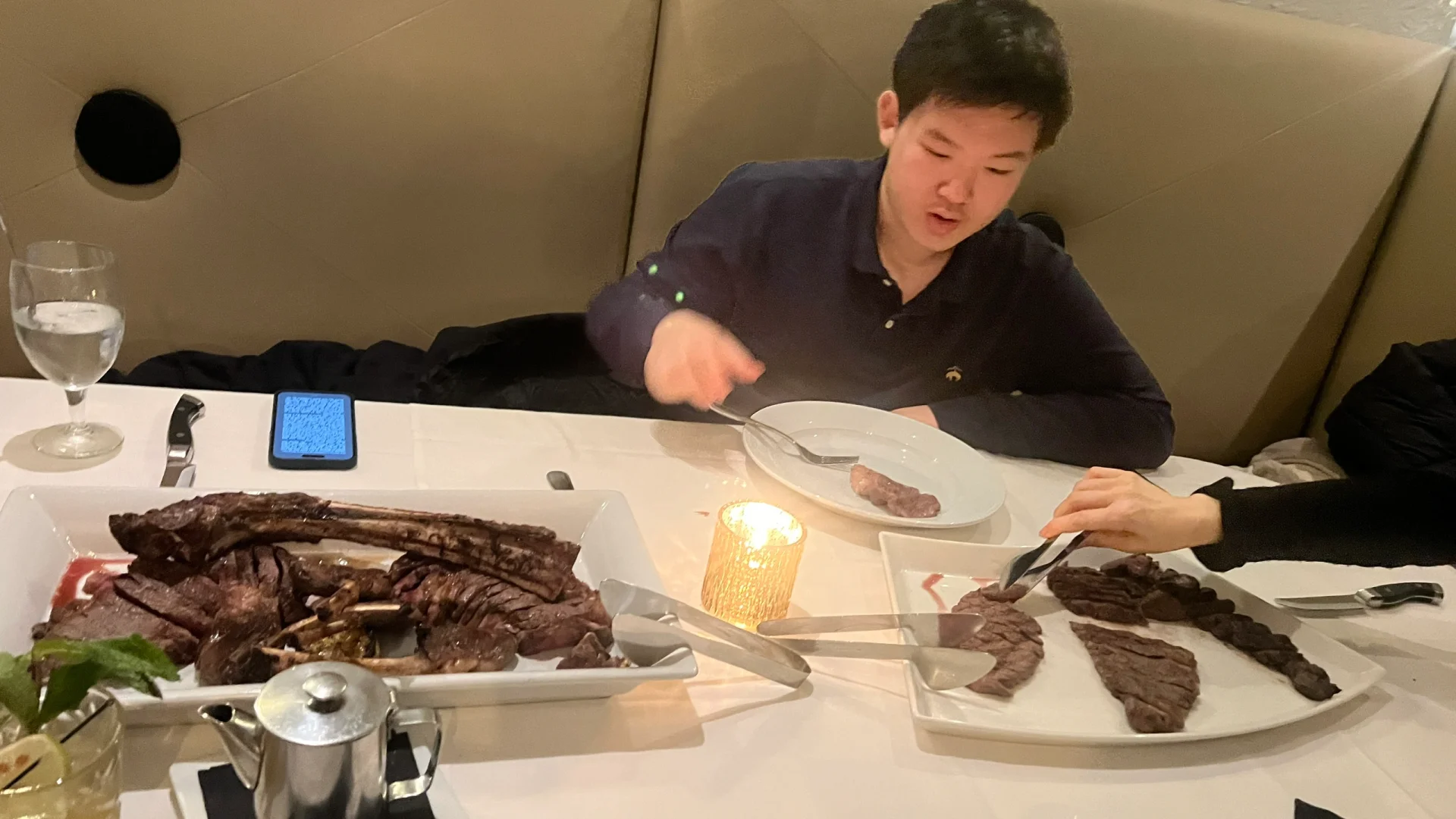 Recommendations for Steakhouses, Restaurants, Hotels, and Bars in Chicago