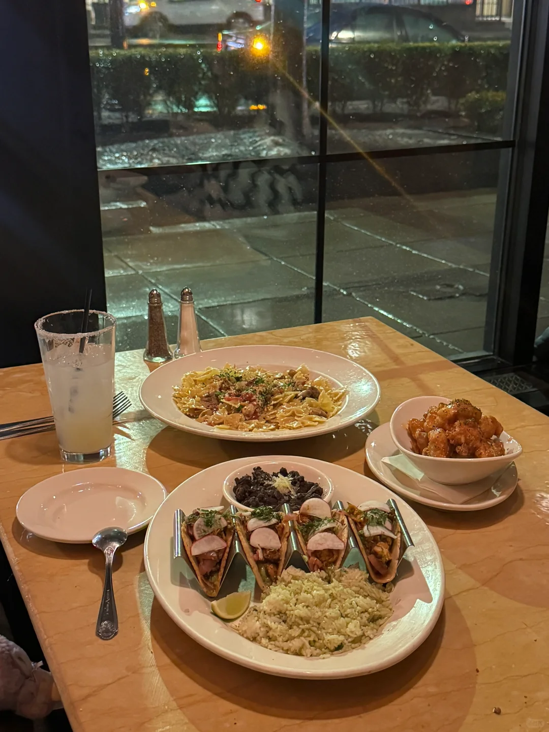 USA 🧀 This place is pretty great! 🍝🌮🍤