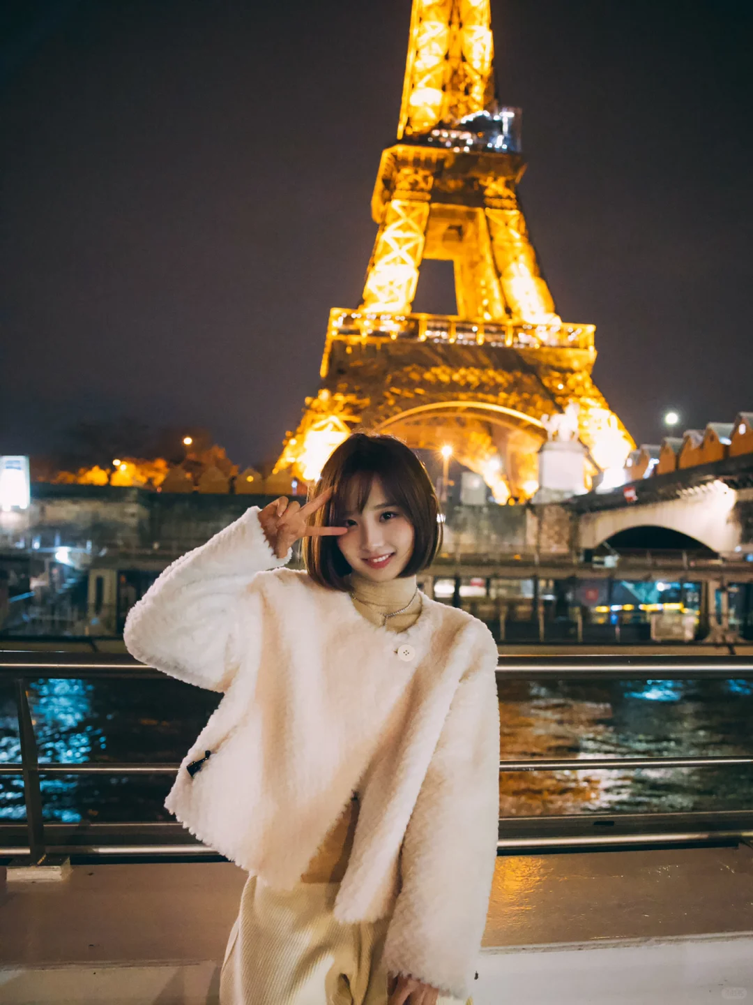 Romance Overflows 🇫🇷: A Magical Night by the Seine