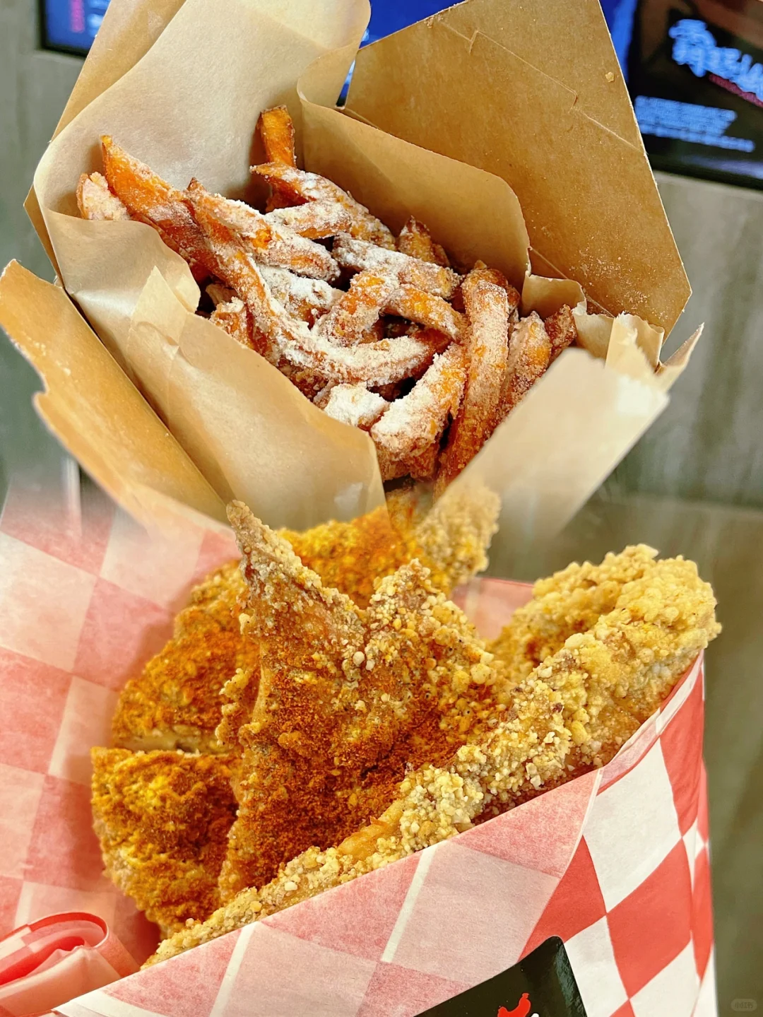 You've gotta try the sweet potato fries and fried chicken cutlet at this Flushing spot! ‼️