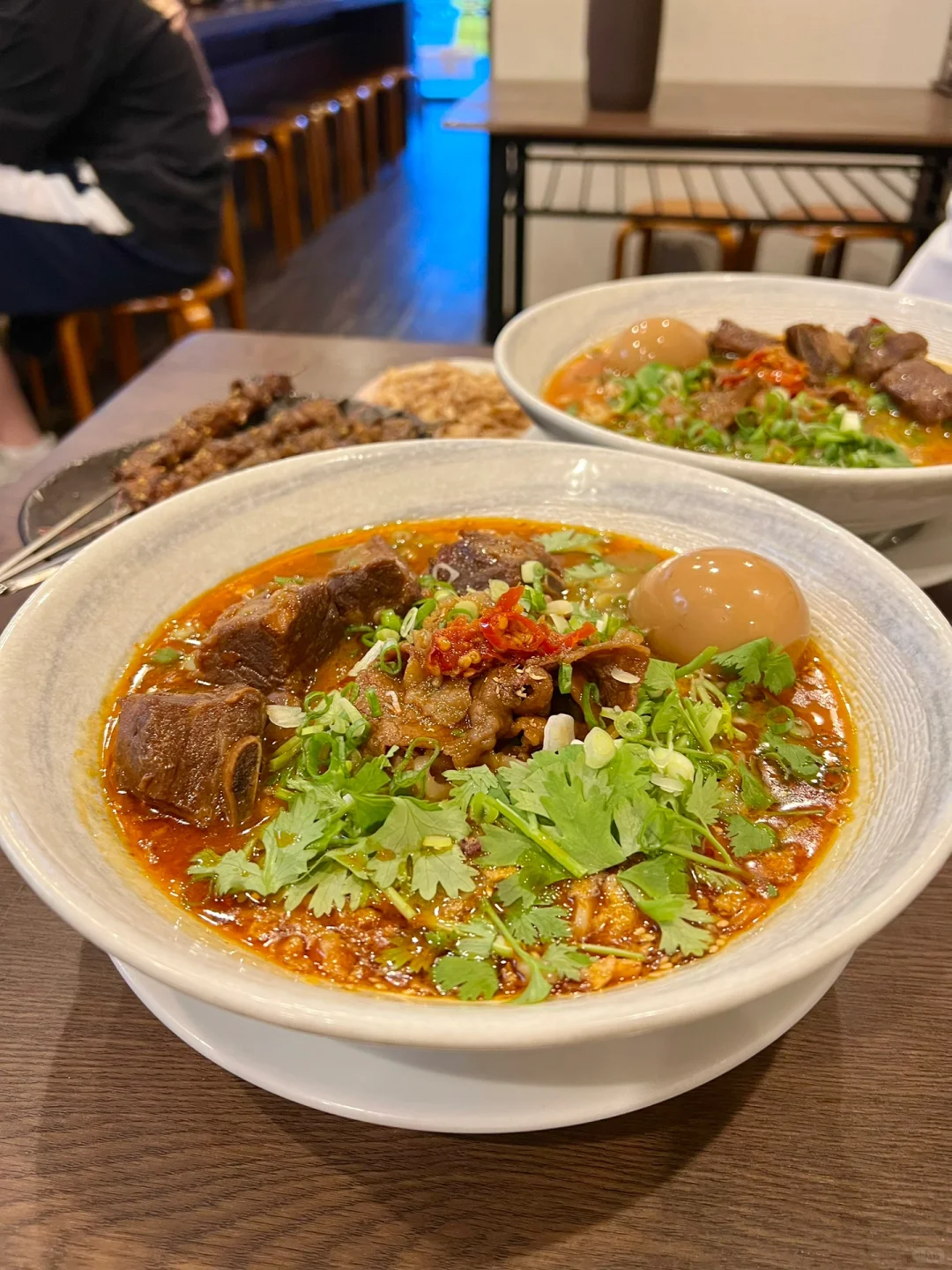 🇯🇵 OMG, I'm obsessed with this spicy and sour beef rib noodle soup! 🍜😭