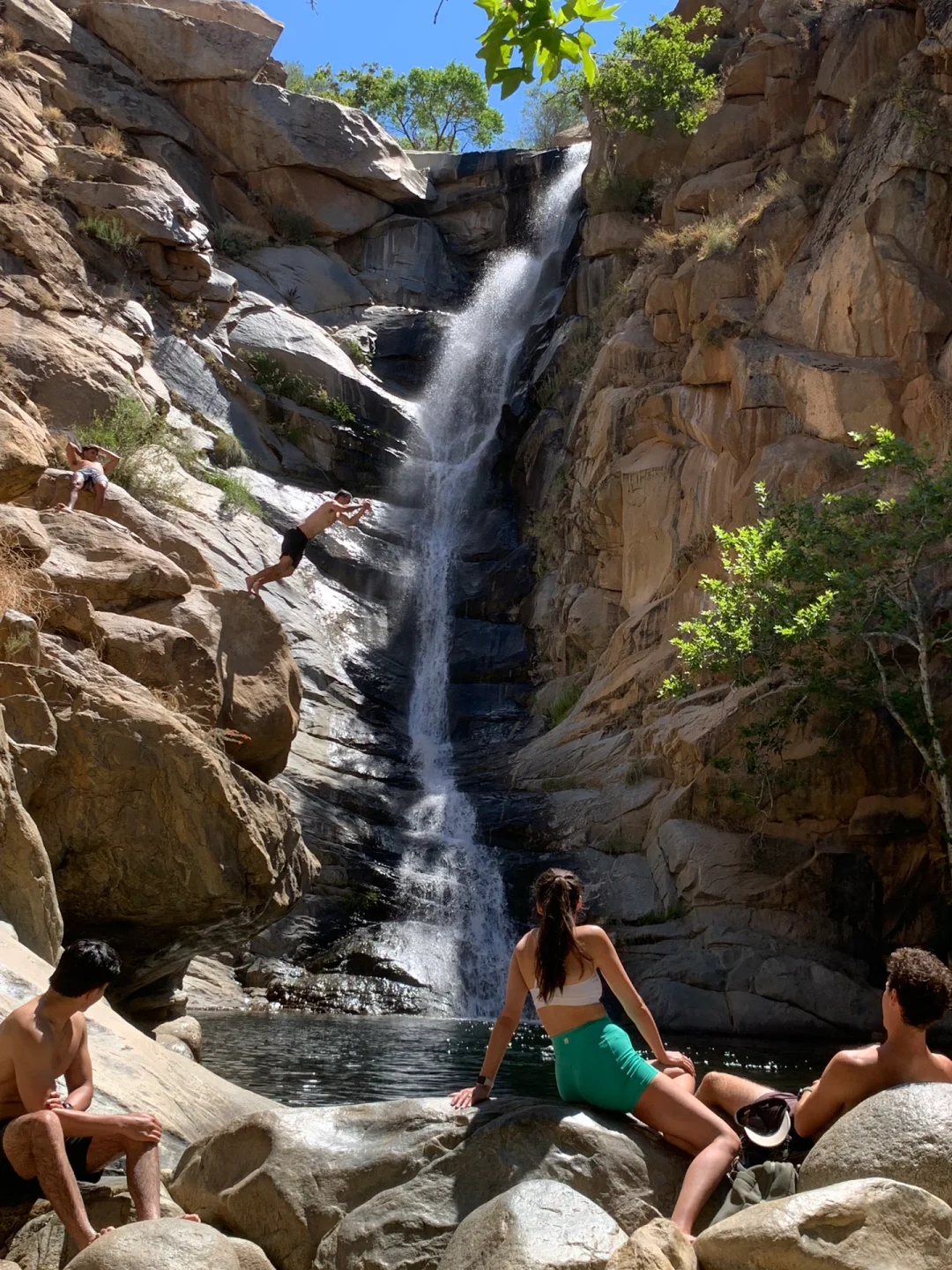 Hiking in Santiago｜A Rare Water-Filled Trail