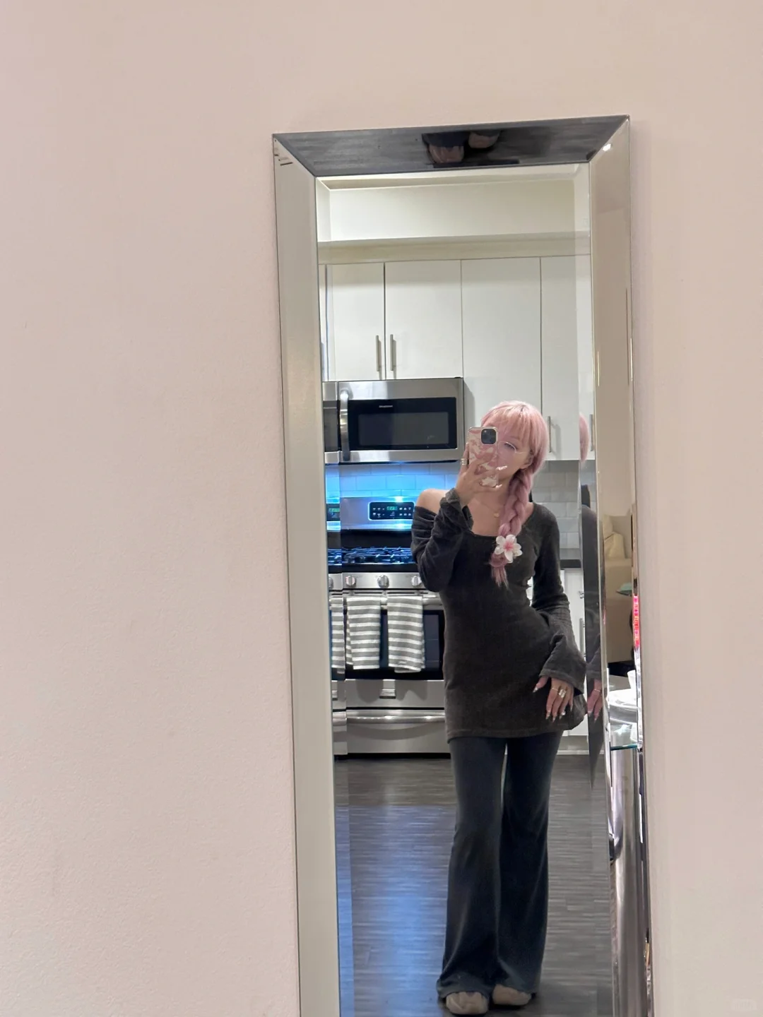 Booked a Super Cozy Apartment in LA