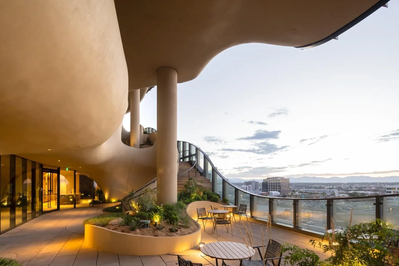 Daily Spotlight on a World-Famous Landmark | 🌆