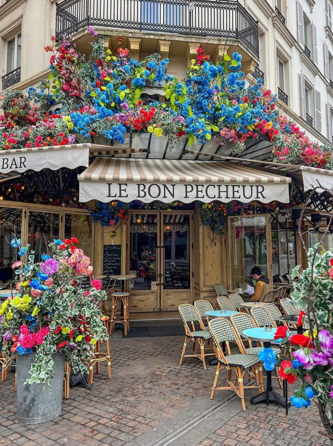 🇫🇷 The Most Instagrammable Cafés in Paris