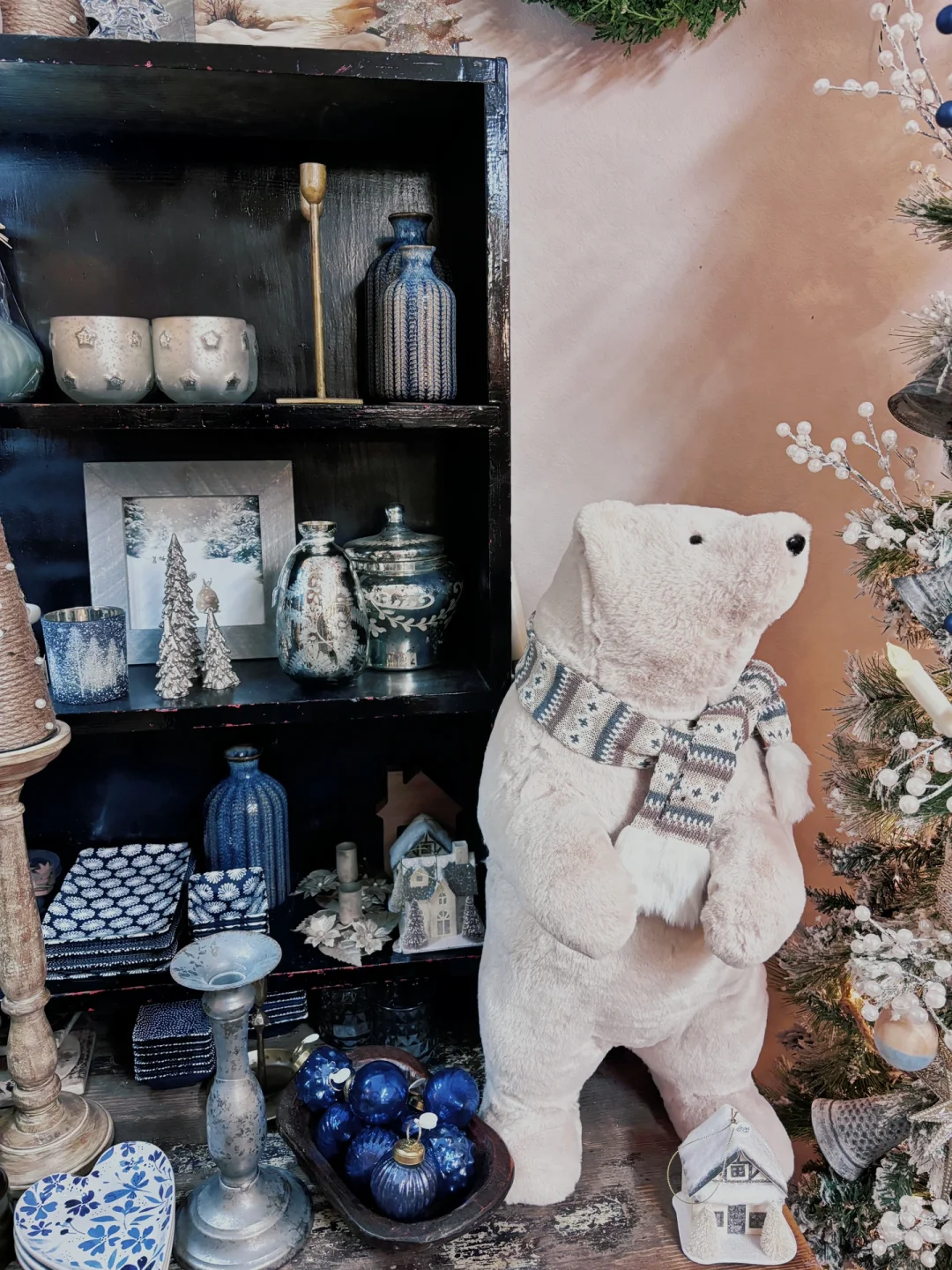 "Seattle: The Charming Vintage Town of Snohomish Through the Lens of a Retro Camera"