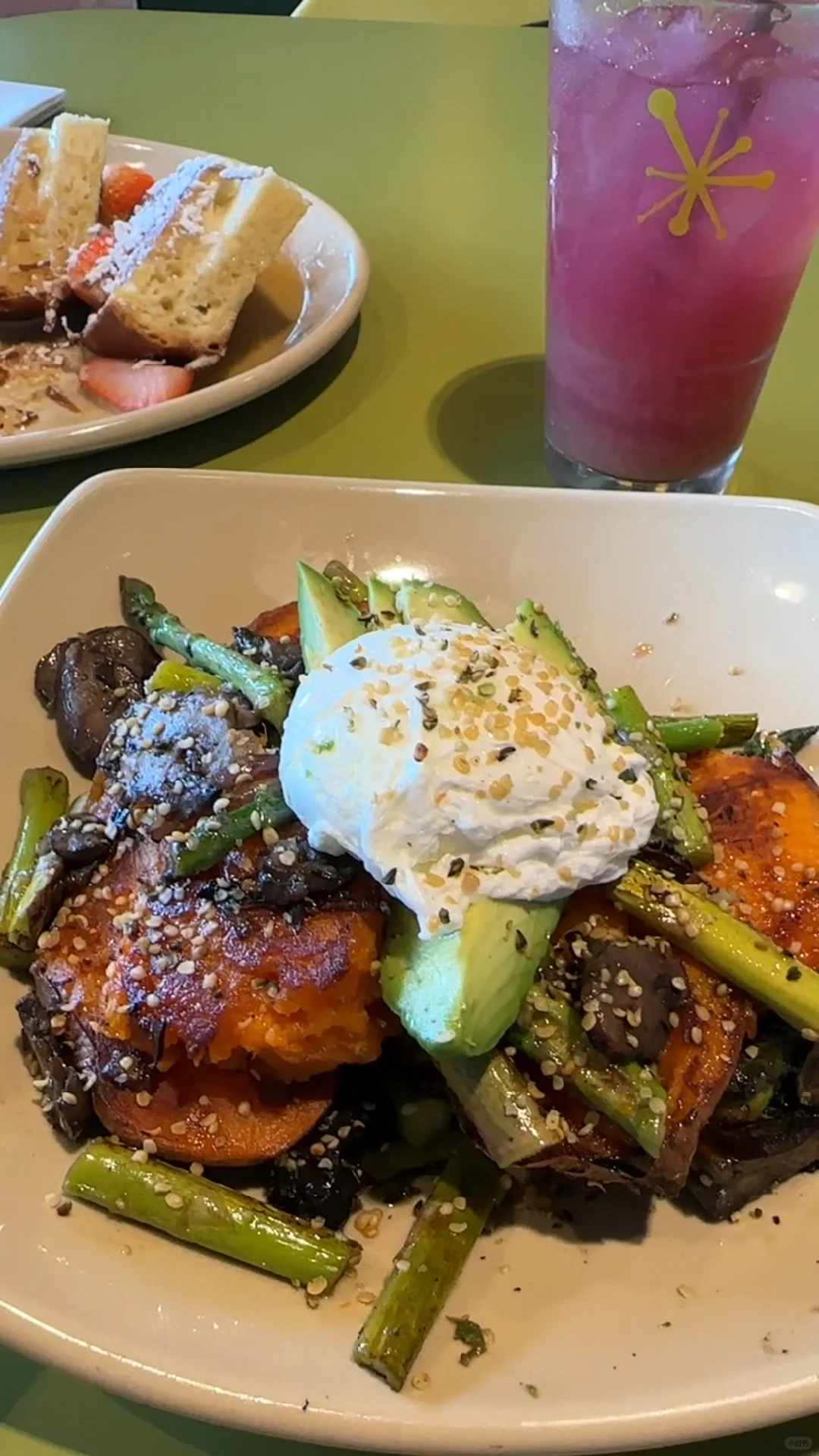 "This American-style brunch spot looks great, but be prepared to gain a few pounds after eating!"